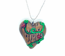 Load image into Gallery viewer, Collar- Corazon de madera
