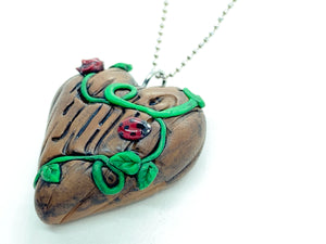 Collar- Corazon de madera