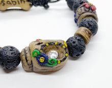 Load image into Gallery viewer, Calavera y Flores - Pulsera de Hombre
